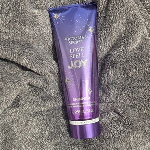 Victoria's Secret Love Spell Joy Shimmer Lotion - Purple